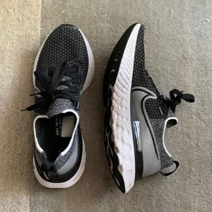 LIKE NEW:  Nike Fly Knit Infinity React Shoes
